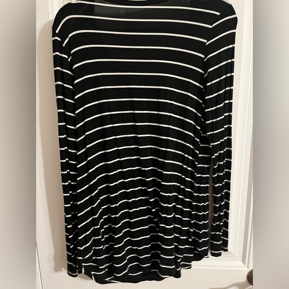 Grace and Lace vneck stripped shirt. - Picture 3 of 3